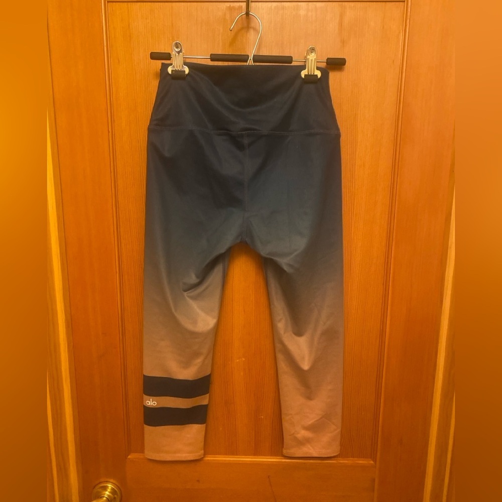 ALO High‎ Waist Airbrush Capris in Pink/Blue Ombre Size S - Picture 6 of 12